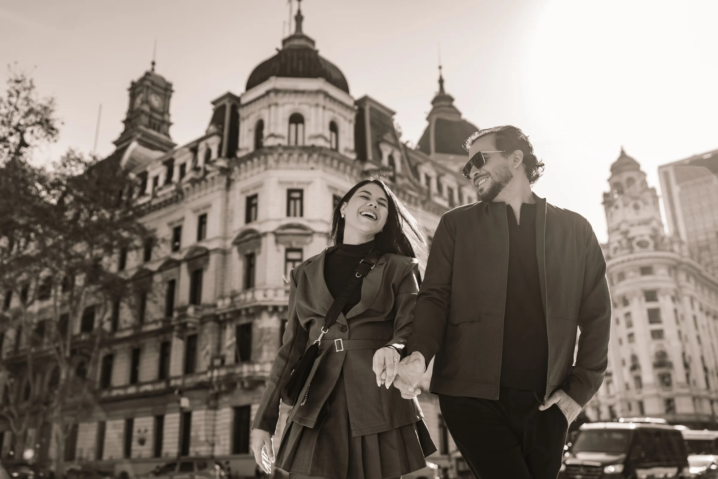 Viajante fotografado em frente à Casa Rosada