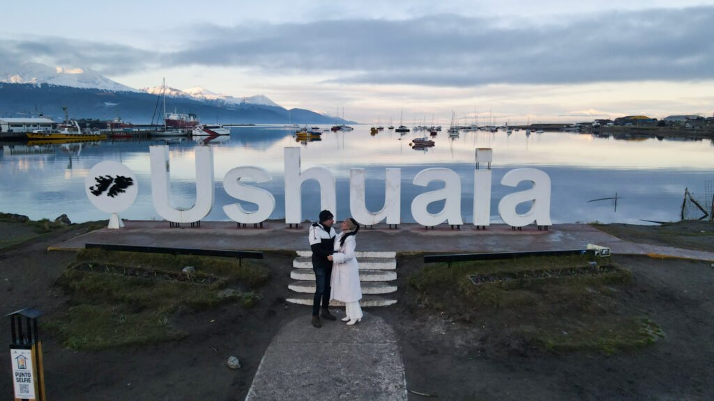 Viva uma experiência completa no City & wine tour Ushuaia, combinando city tour Ushuaia com degustação de vinhos patagônicos, mirantes fotográficos e história local.