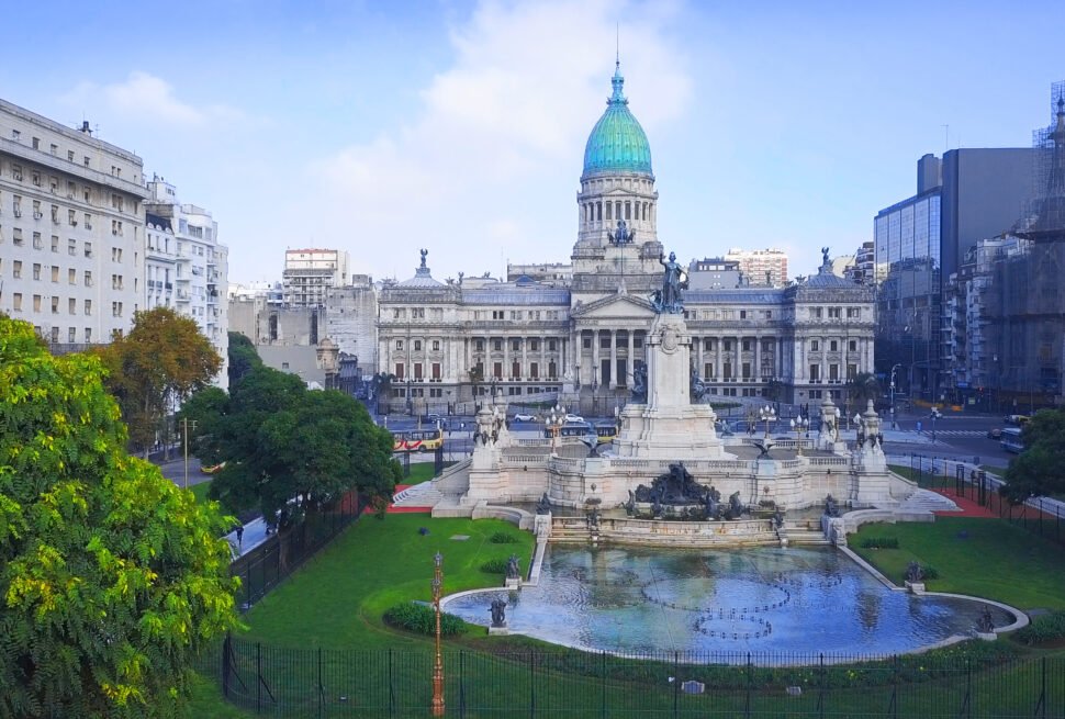 Planeje sua viagem perfeita para Buenos Aires com o My Little Buenos Aires. Descubra cultura, gastronomia, arquitetura impressionante e passeios personalizados.