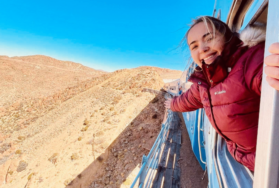 Descubra como é viajar no Trem das Nuvens em Salta, uma das ferrovias mais altas do mundo, atravessando paisagens incríveis da Cordilheira dos Andes.