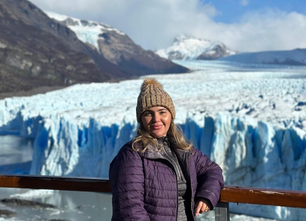 Descubra a fascinante beleza do Glaciar Perito Moreno em um passeio completo a partir de El Calafate.