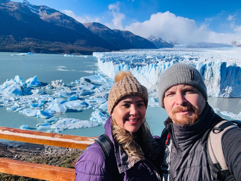 Explore o Glaciar Perito Moreno de perto com o Safari Náutico, uma experiência única de barco pelo Parque Nacional Los Glaciares.
