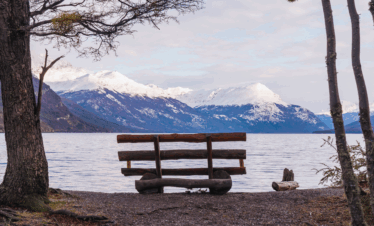 Explore o Parque Nacional Tierra Del Fuego, conheça o Correio do Fim do Mundo, o Lago Roca, e a Baía Lapataia, final da Rota Pan-Americana.