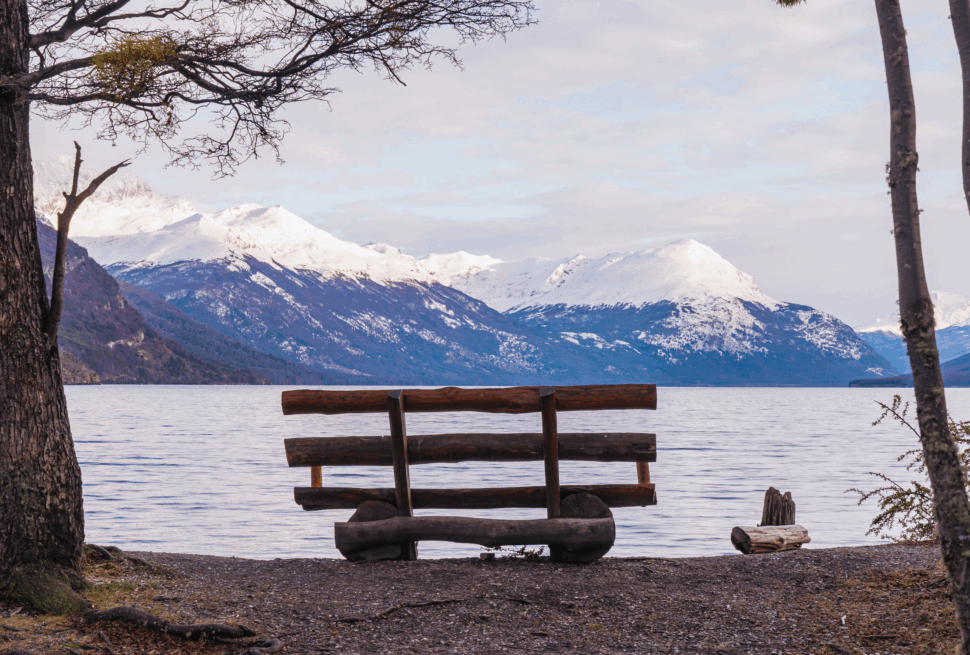 Explore o Parque Nacional Tierra Del Fuego, conheça o Correio do Fim do Mundo, o Lago Roca, e a Baía Lapataia, final da Rota Pan-Americana.