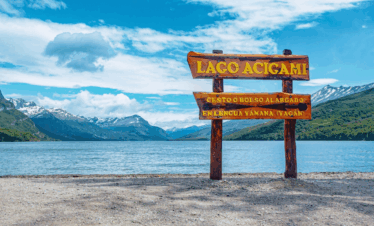 Explore o Parque Nacional Tierra Del Fuego, conheça o Correio do Fim do Mundo, o Lago Roca, e a Baía Lapataia, final da Rota Pan-Americana.