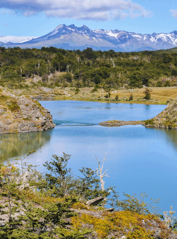 Explore o Parque Nacional Tierra Del Fuego, conheça o Correio do Fim do Mundo, o Lago Roca, e a Baía Lapataia, final da Rota Pan-Americana.
