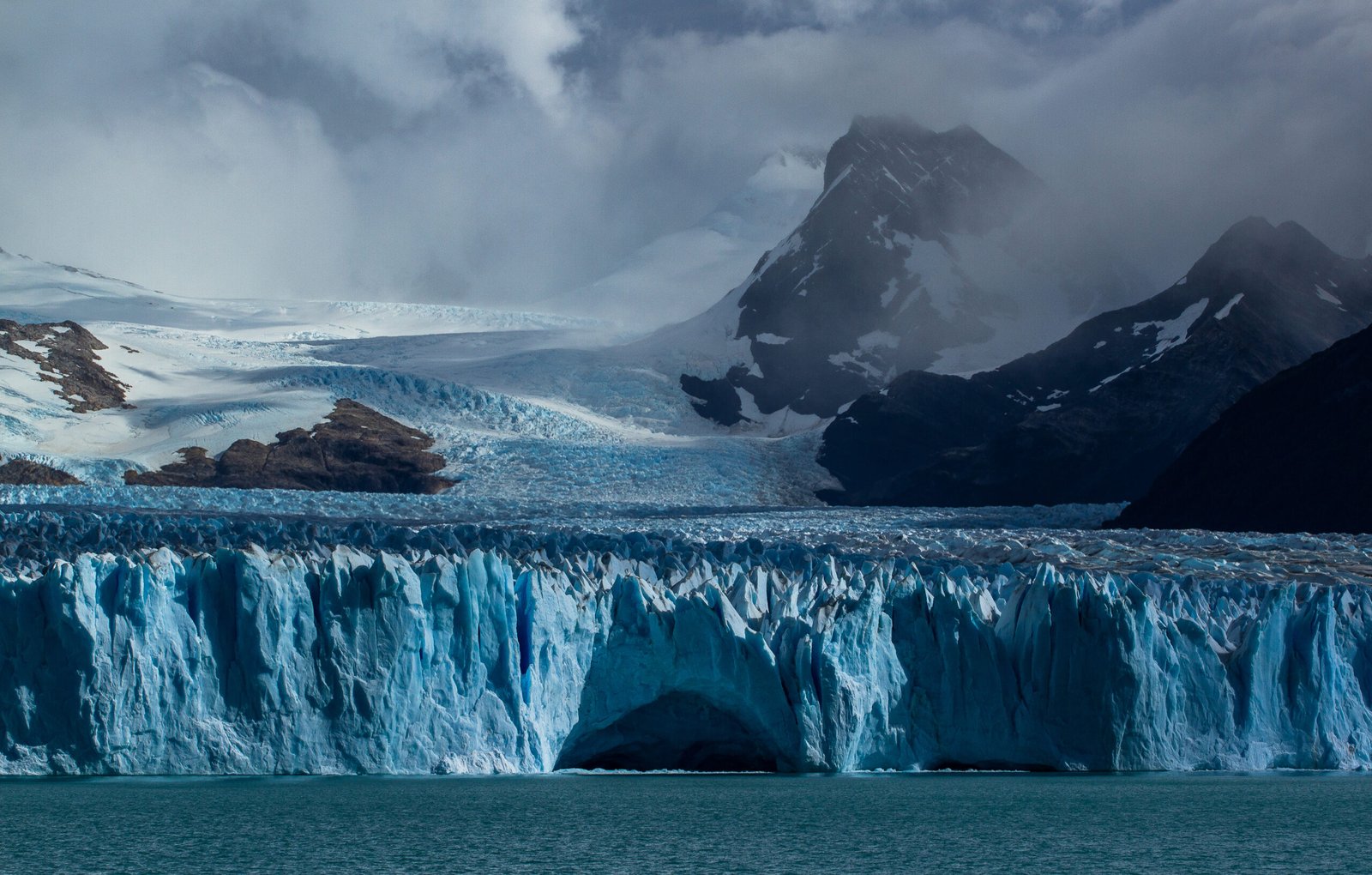 Navegue pelos glaciares Upsala, Spegazzini e Perito Moreno em um cruzeiro exclusivo na Patagônia.