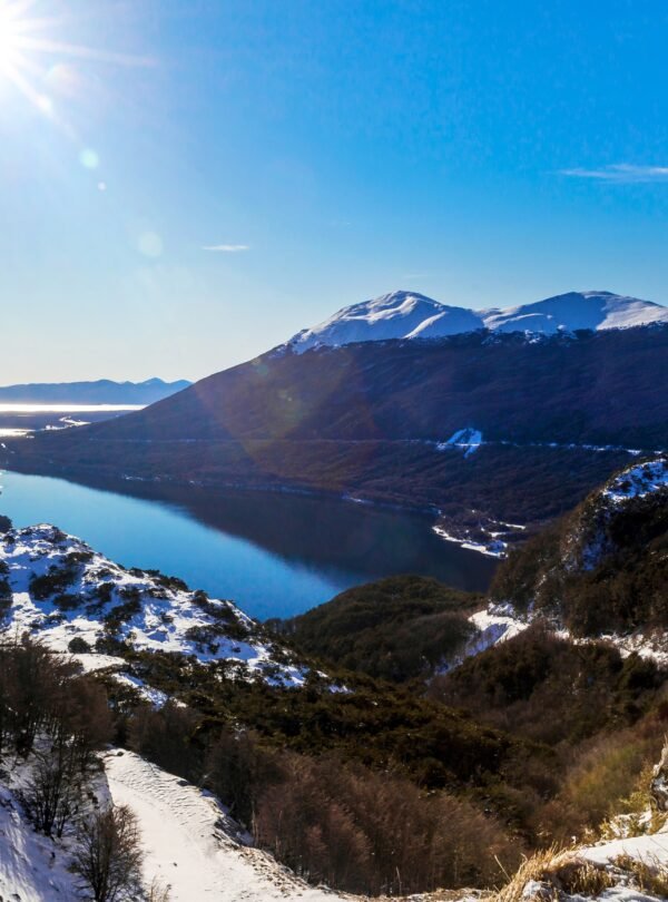 Expedição Off-road 4×4 Ushuaia: aventura com almoço, passagem pelo Passo Garibaldi e paisagens deslumbrantes nos lagos Escondido e Fagnano.
