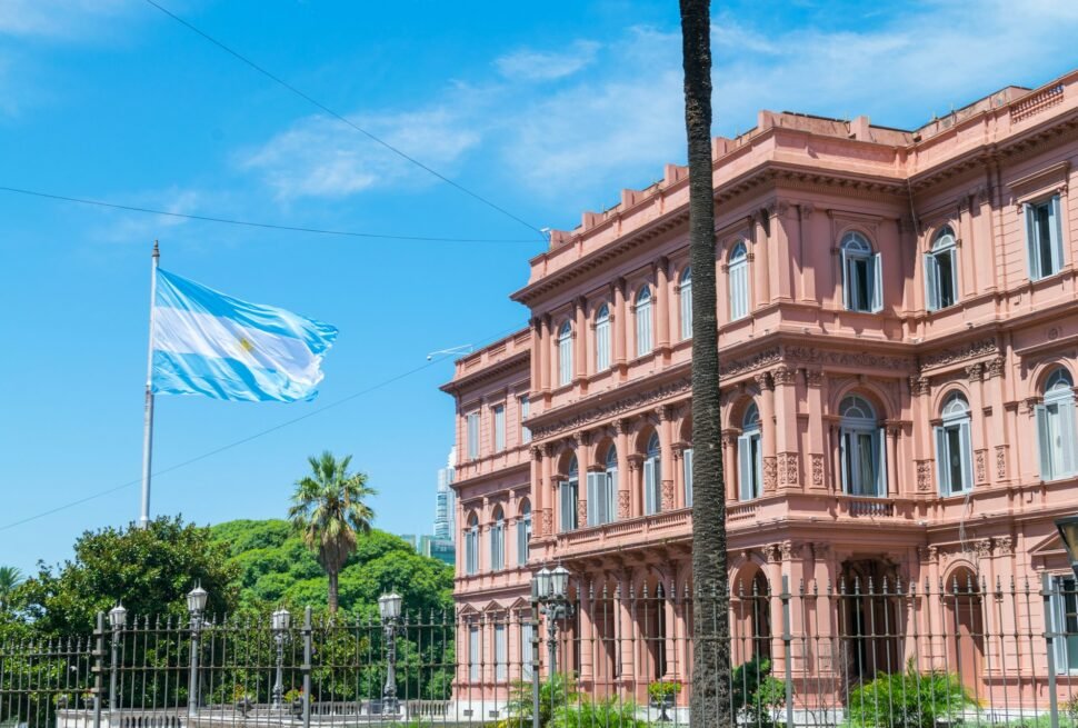 Planeje sua viagem com os feriados na Argentina 2025. Saiba as datas, eventos culturais e o que fazer para aproveitar o melhor de Buenos Aires e outras regiões.