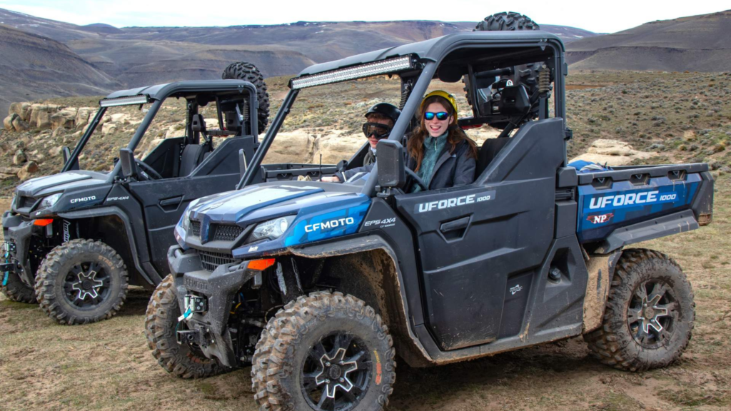 Aventura Extrema 4x4 Calafate: explore os Balcones do Cerro Huyliche com guia bilíngue, traslado e refeição incluídos.