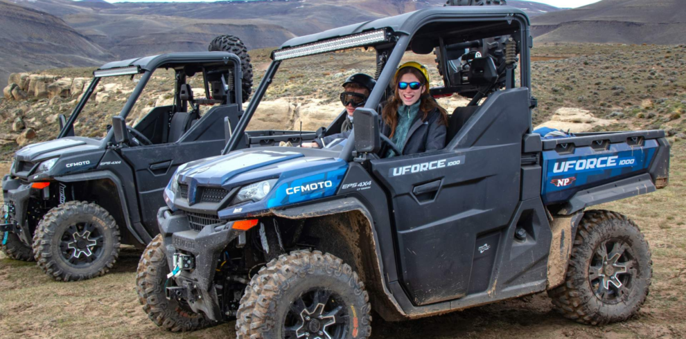 Aventura Extrema 4x4 Calafate: explore os Balcones do Cerro Huyliche com guia bilíngue, traslado e refeição incluídos.