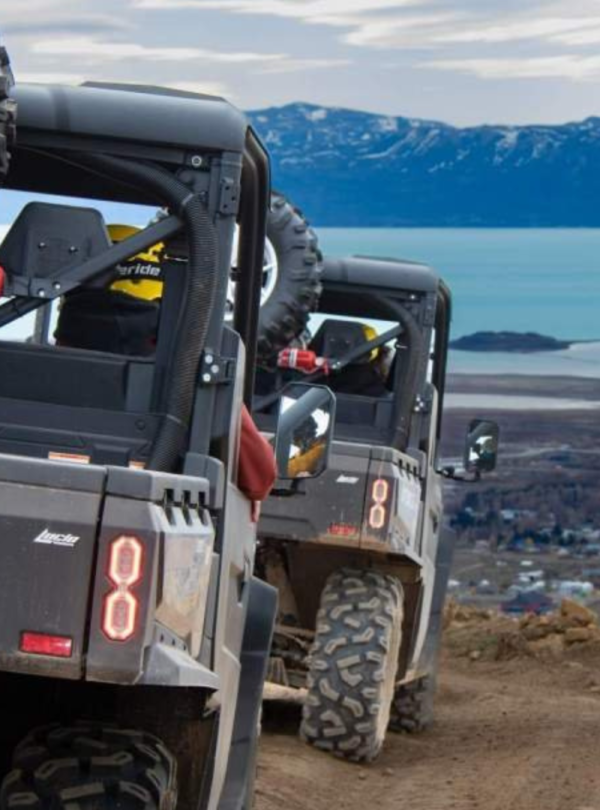 Aventura Extrema 4x4 Calafate: explore os Balcones do Cerro Huyliche com guia bilíngue, traslado e refeição incluídos.
