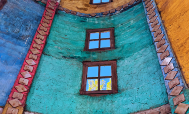 Explore a magia de Campanópolis, uma vila medieval perto de Buenos Aires. Transporte, visita guiada e um cenário digno de contos de fadas!