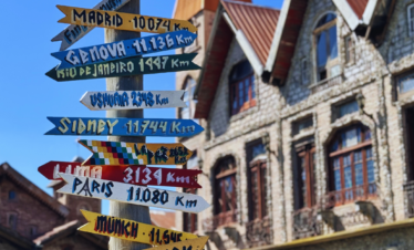 Explore a magia de Campanópolis, uma vila medieval perto de Buenos Aires. Transporte, visita guiada e um cenário digno de contos de fadas!