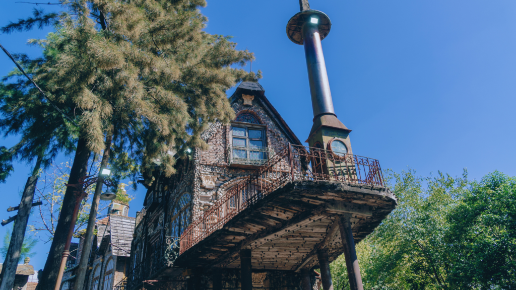 Explore a magia de Campanópolis, uma vila medieval perto de Buenos Aires. Transporte, visita guiada e um cenário digno de contos de fadas!