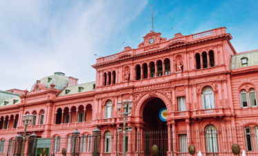 Explore Buenos Aires e descubra os pontos turísticos no walking tour com três roteiros incríveis: Puerto Madero, Centro Histórico e Palermo.