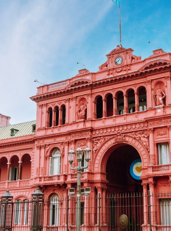 Explore Buenos Aires e descubra os pontos turísticos no walking tour com três roteiros incríveis: Puerto Madero, Centro Histórico e Palermo.