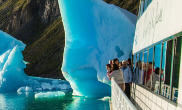 Explore a Patagônia com o Glaciares Gourmet Premium e navegue pelos glaciares em um cruzeiro com almoço incluído. El Calafate, te espera!