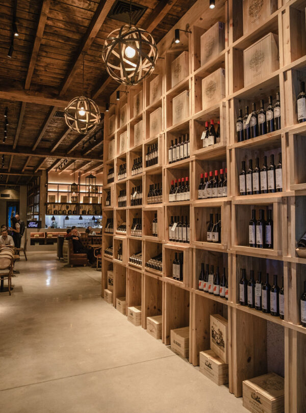Descubra a Wine Experience Estância Vigil, uma experiência exclusiva de degustação de vinho em Buenos Aires com visita ao vinhedo, almoço harmonizado e traslado privativo incluído.