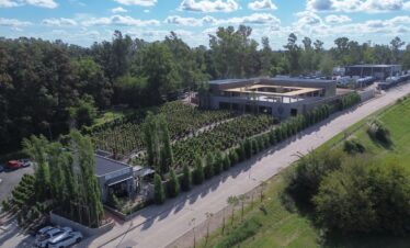 Descubra a Wine Experience Estância Vigil, uma experiência exclusiva de degustação de vinho em Buenos Aires com visita ao vinhedo, almoço harmonizado e traslado privativo incluído.