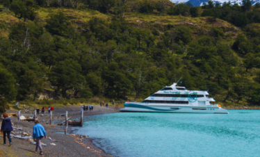 Navegue pelos glaciares Upsala, Spegazzini e Perito Moreno e aproveite os confortos de um cruzeiro exclusivo na Patagônia.