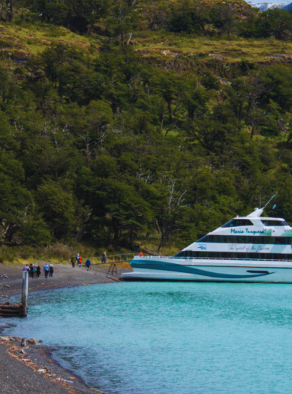 Navegue pelos glaciares Upsala, Spegazzini e Perito Moreno e aproveite os confortos de um cruzeiro exclusivo na Patagônia.