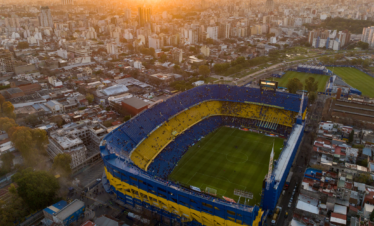 Tour dos Estádios de Buenos Aires: Explore a paixão pelo futebol argentino e visite o La Bombonera e o Monumental.