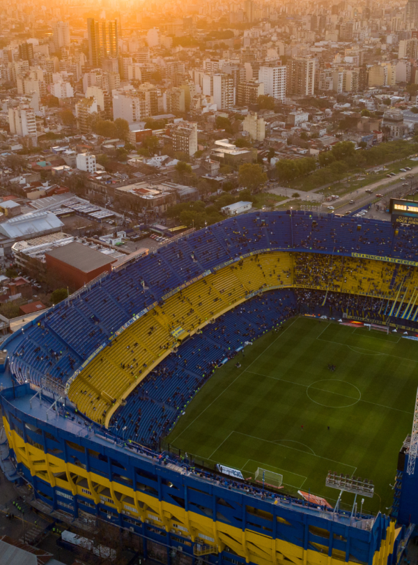 Tour dos Estádios de Buenos Aires: Explore a paixão pelo futebol argentino e visite o La Bombonera e o Monumental.