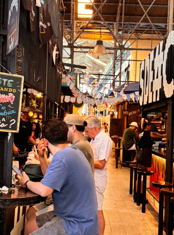 Faça o nosso Walking tour San Telmo e conheça sua origem, o tango, a Mafalda e os pontos turísticos em um passeio de 2 horas pelo bairro.