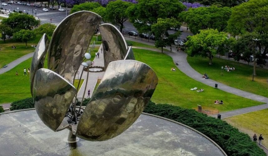 O câmbio na Argentina em 2025: ainda vale a pena viajar?