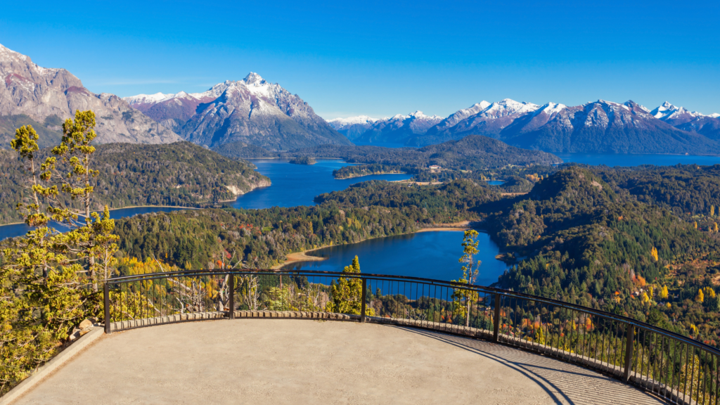 Conheça o Circuito Chico, um passeio icônico em Bariloche que revela paisagens incríveis, mirantes deslumbrantes e paradas imperdíveis.