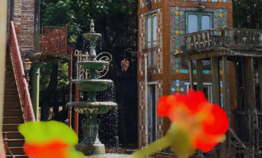 Explore a magia de Campanópolis, uma vila medieval perto de Buenos Aires. Transporte, visita guiada e um cenário digno de contos de fadas!