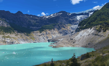 Explore o Cerro Tronador, o vulcão mais alto do Parque Nacional Nahuel Huapi, e o Ventisquero Negro em uma experiência única em Bariloche.