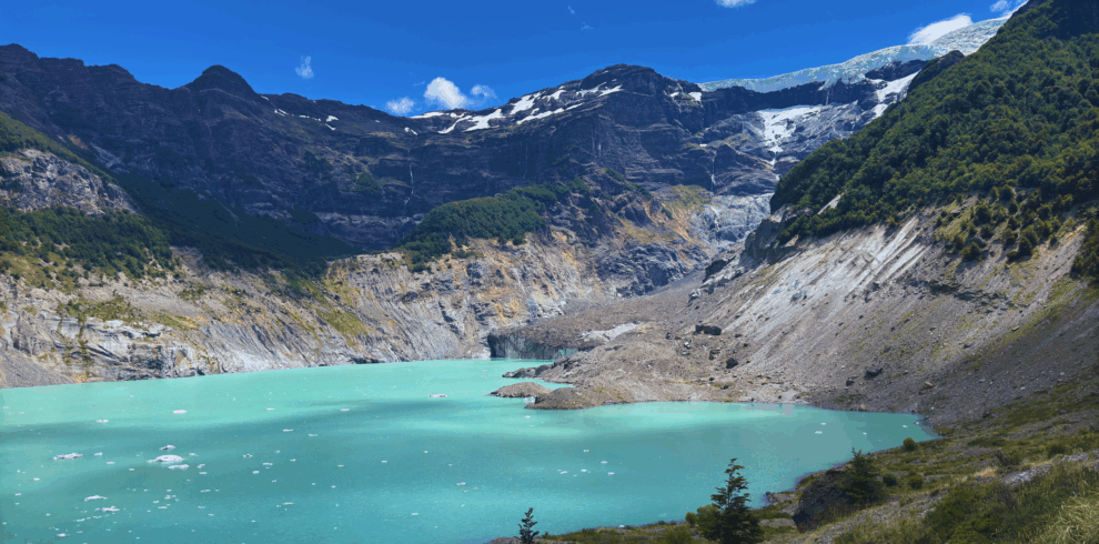 Explore o Cerro Tronador, o vulcão mais alto do Parque Nacional Nahuel Huapi, e o Ventisquero Negro em uma experiência única em Bariloche.