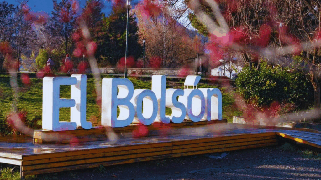 Conheça a magia de El Bolsón e Lago Puelo, com sua feira artesanal e o incrível Parque Nacional. Saídas de Bariloche às quintas e sábados.