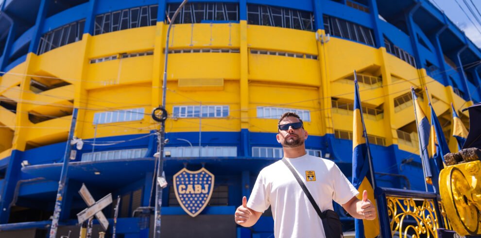 Tour dos Estádios de Buenos Aires: Explore a paixão pelo futebol argentino e visite o La Bombonera e o Monumental.