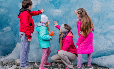 Descubra o Glaciar Perito Moreno: Navegue pelo Lago Rico, explore trilhas e tenha vistas incríveis dessa maravilha natural.