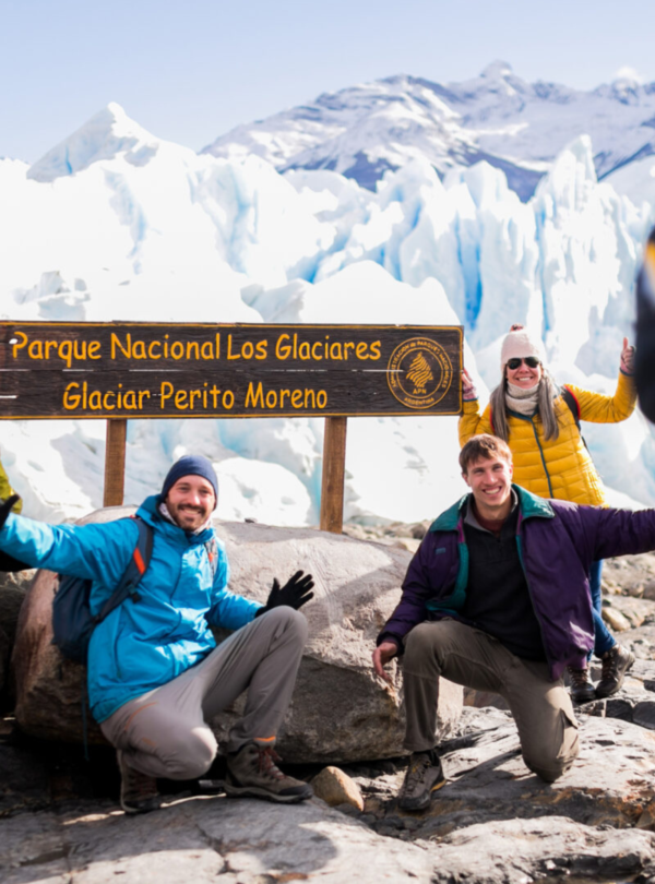 Descubra o Glaciar Perito Moreno: Navegue pelo Lago Rico, explore trilhas e tenha vistas incríveis dessa maravilha natural.