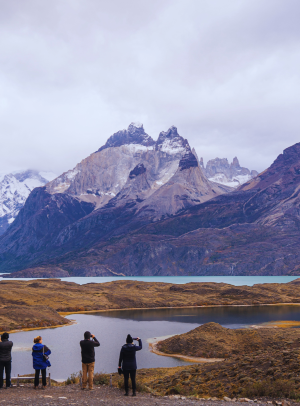 Explore as maravilhas do Parque Nacional Torres del Paine em uma excursão de dia inteiro saindo de El Calafate.