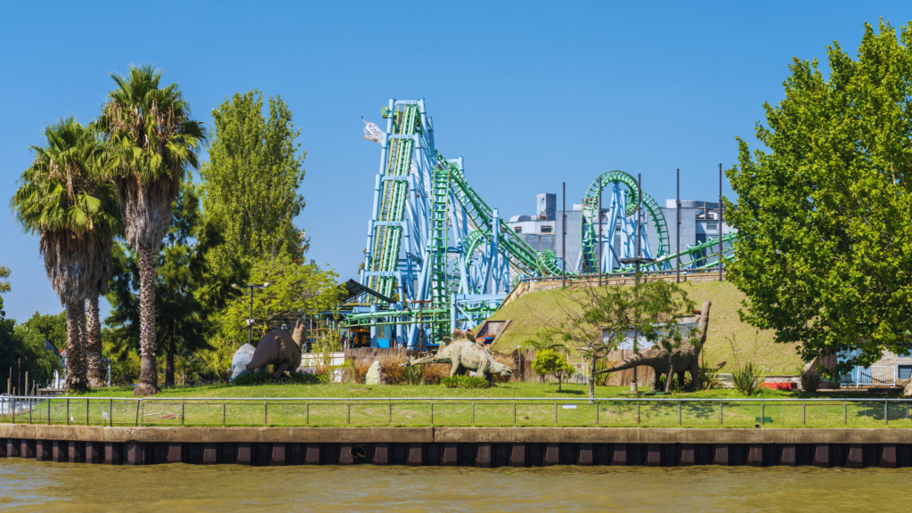 Explore o Delta do Tigre com nosso passeio clássico. Saída de Buenos Aires, navegação, visita ao Puerto de Frutos e retorno ao centro.