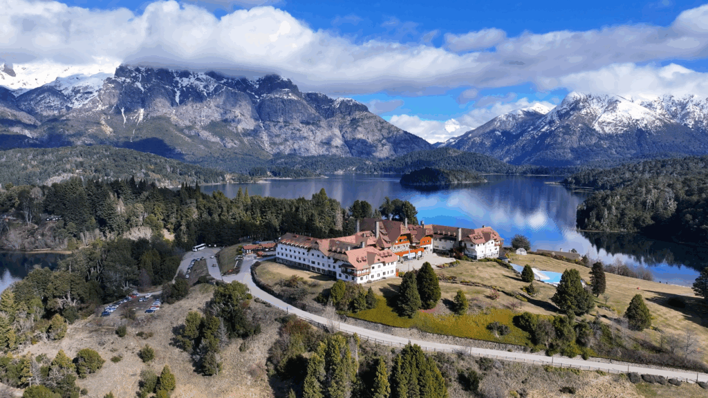 Conheça o Circuito Chico, um passeio icônico em Bariloche que revela paisagens incríveis, mirantes deslumbrantes e paradas imperdíveis.
