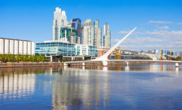 Explore Buenos Aires e descubra os pontos turísticos no walking tour com três roteiros incríveis: Puerto Madero, Centro Histórico e Palermo.
