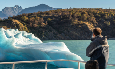 Explore o Glaciar Perito Moreno de perto com o Safari Náutico, uma experiência única de barco pelo Parque Nacional Los Glaciares.