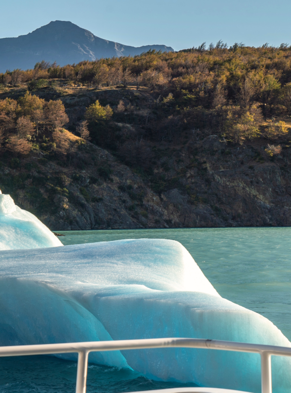 Explore o Glaciar Perito Moreno de perto com o Safari Náutico, uma experiência única de barco pelo Parque Nacional Los Glaciares.