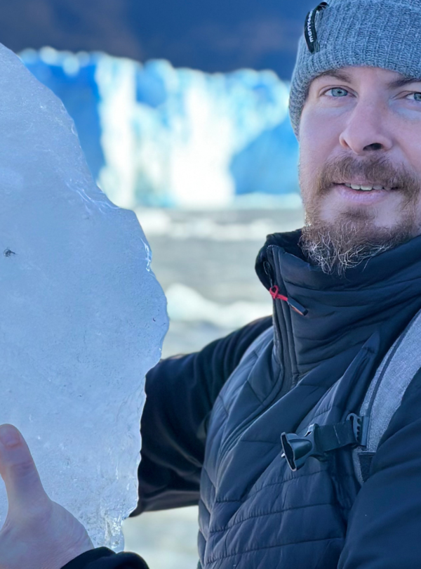 Explore o Glaciar Perito Moreno de perto com o Safari Náutico, uma experiência única de barco pelo Parque Nacional Los Glaciares.