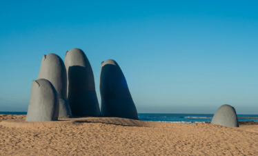 Descubra Punta del Este: Visite Piriápolis, Casapueblo e o centro de Punta del Este com guia especializado.