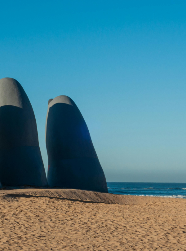 Descubra Punta del Este: Visite Piriápolis, Casapueblo e o centro de Punta del Este com guia especializado.