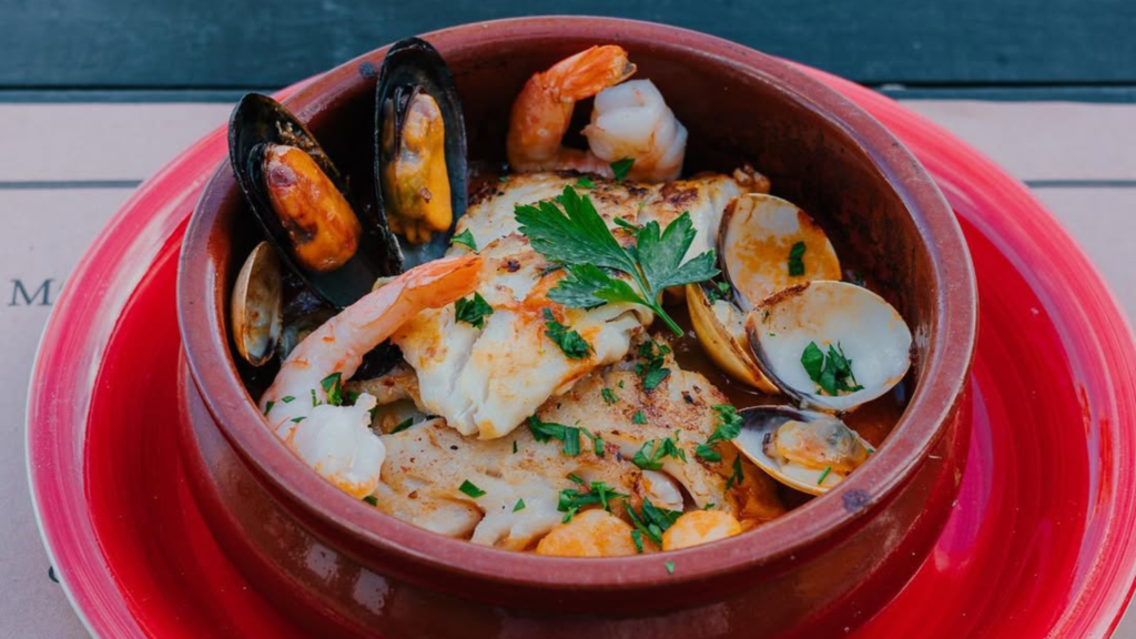 Descubra os melhores restaurantes de Colônia del Sacramento e aproveite a culinária local com a assessoria personalizada da My Little Buenos Aires.