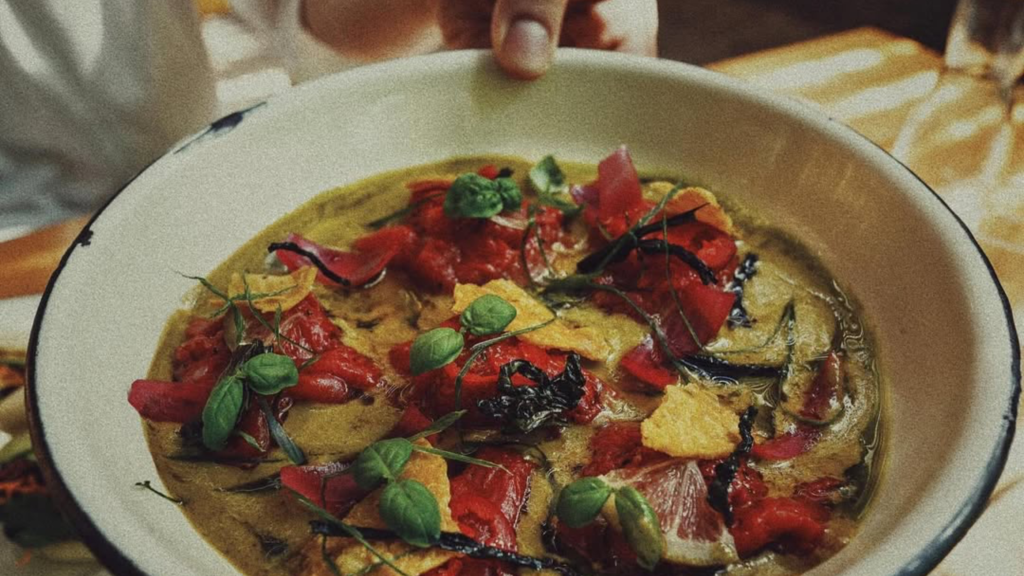 Descubra 9 restaurantes vegetarianos imperdíveis em Buenos Aires, com opções saborosas e sustentáveis. Perfeitos para incluir no seu roteiro de viagem!