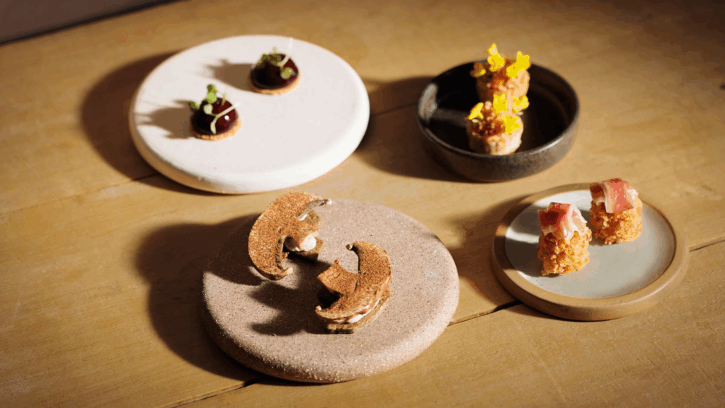 Descubra os restaurantes da Argentina premiados pelo Guia Michelin 2025, incluindo novas estrelas em Buenos Aires e Mendoza.